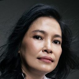 潔納·邁莎·阿尤 飾演 RA. Moeryam