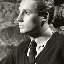 Gabriel Cattand 飾演 Antoine