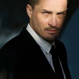 Marc-Antoine Duquenne 飾演 Steve