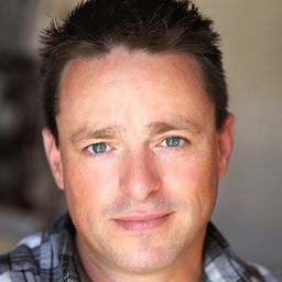 Jim Jepson 飾演 Police Officer