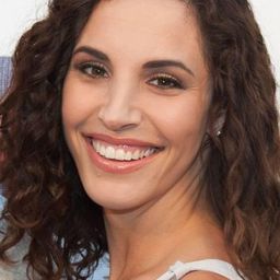 Lauryn Nicole Hamilton - 滿月酒演員 飾演Claire