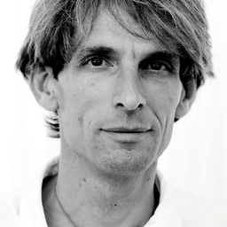 Mike Landscape 飾演 Mr. Mike