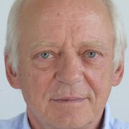 Thomas Neumann 飾演 Gernot