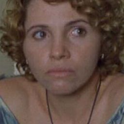 Yailene Sierra 飾演 Elvira