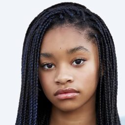 阿琪拉·阿克巴 飾演 Monica Rambeau (11 Years Old)