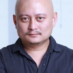 韓彥博 飾演 Chief Physician