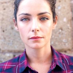 Valentina Corti 飾演 Greta