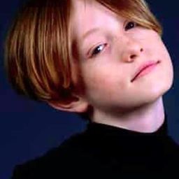 Lincoln Powell 飾演 Teen Douglas