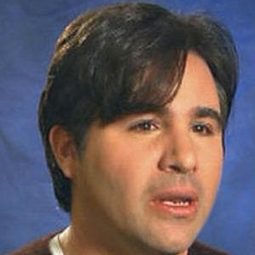 布拉德·凱恩 飾演 Aladdin (singing voice)