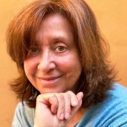 Alessandra Panelli - I'm Going to Live by Myself演員 飾演Ines