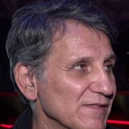 Árpád Sopsits - 高山低谷演員 飾演Bíró