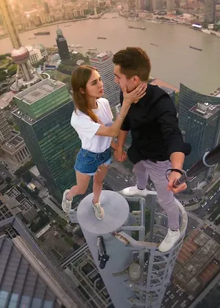 《行走天際：極限愛情故事》電影海報