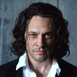 約翰·查爾斯·邁爾 飾演 Sturges