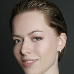 Anna Beben - 甜心的報復演員 飾演Blondie