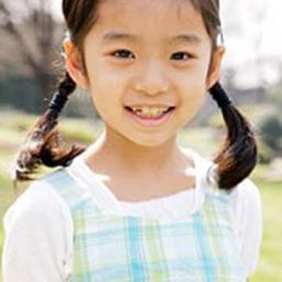 Hana Sugiura 飾演 Sachi Yokoyama