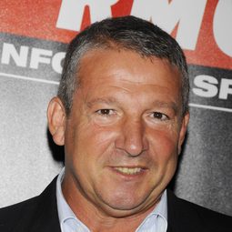 Roland Courbis 飾演 Self