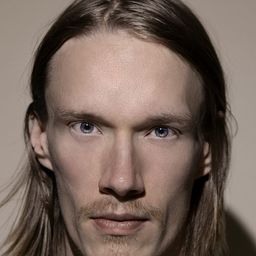 Kimi Vilkkula 飾演 Janne Niinimaa