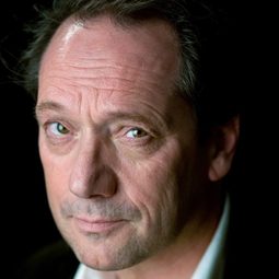 吉斯·舒藤爾·范·艾查特 - 時間之海演員 飾演Lucas