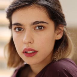 Mara Bugarin 飾演 Ana