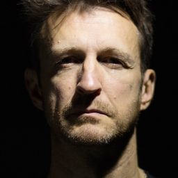 Stéphane Crête 飾演 Simone's Father