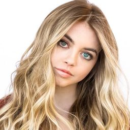 Alexa Sutherland 飾演 Liv