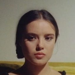 Luigina Rocchi 飾演 Puka Body Painter #1 (as Luigina Rocchi)