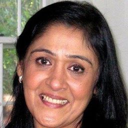 蘇賈塔·庫瑪 飾演 Sriram's mother