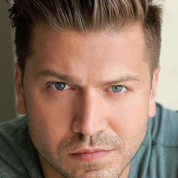 Johnny Kostrey 飾演 Flt. Lt. Karl Kuttelwascher