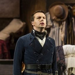 大衛．巴特．菲利普 飾演 Pang