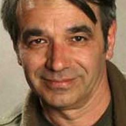 Vasco Mirandola - 懸來有希望演員 飾演dottor Sartori