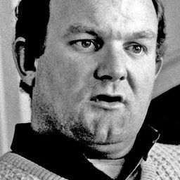 Paul Chubb 飾演 Sammy