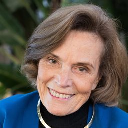 席薇亞·厄爾 飾演 Self