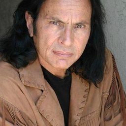 Joseph Billingiere 飾演 Zachariah Running Bear