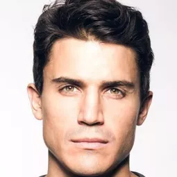 Álex González - 第二回合演員 飾演Ángel