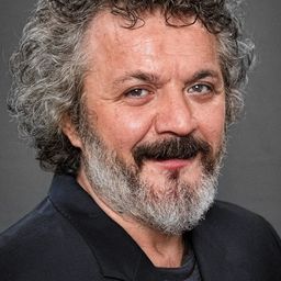 穆菲·肯·薩琴提 飾演 İbrahim