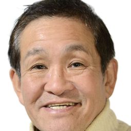 鈴木一功 飾演 Teacher