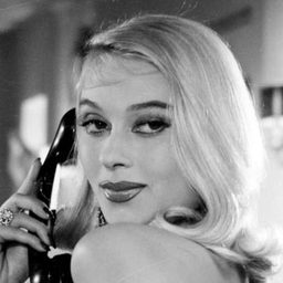 Dorian Gray 飾演 amichetta di Cocciaglia