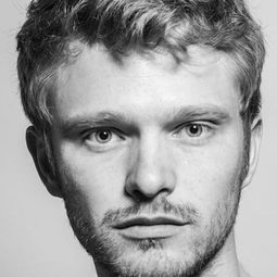 Alexander Owen - 侏羅紀世界：統霸天下演員 飾演Angus Hetbury