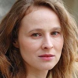 Paulina Kinaszewska 飾演 Irena Kinaszewska