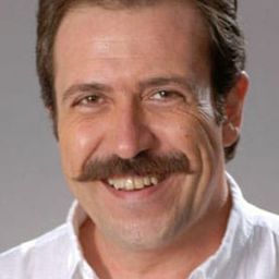 Tarık Şerbetçioğlu - 收費員之歌演員 飾演İşletme Şefi