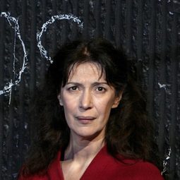 Anne Alvaro - 巴黎晚秋演員 飾演Madame Léry