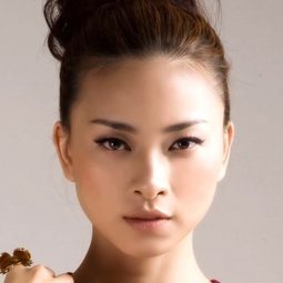 吳青芸 飾演 Hai Phượng (Mẹ Mai)
