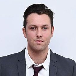 Christian Madsen 飾演 Eddie Larson