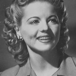 Mavis Villiers 飾演 Miss Foxhill