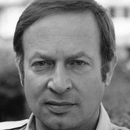 Ivan Passer - 接觸日格蒙德演員 飾演Self