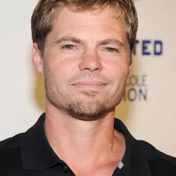 伊萊·克雷格 - 太空大哥大演員 飾演Young Hawk