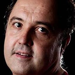 Eduardo Antuña 飾演 Harpix