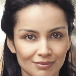 克莉絲汀娜·康蒂絲 飾演 Solana Talbot