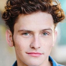 Will Hearle - 欖不住的愛演員 飾演Henry