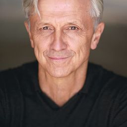 麥可·布萊恩·法蘭奇 飾演 Harry Shepherd